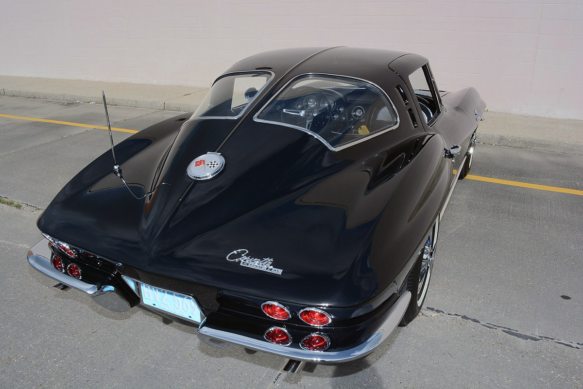 1963-Chevrolet-Corvette-FI-02