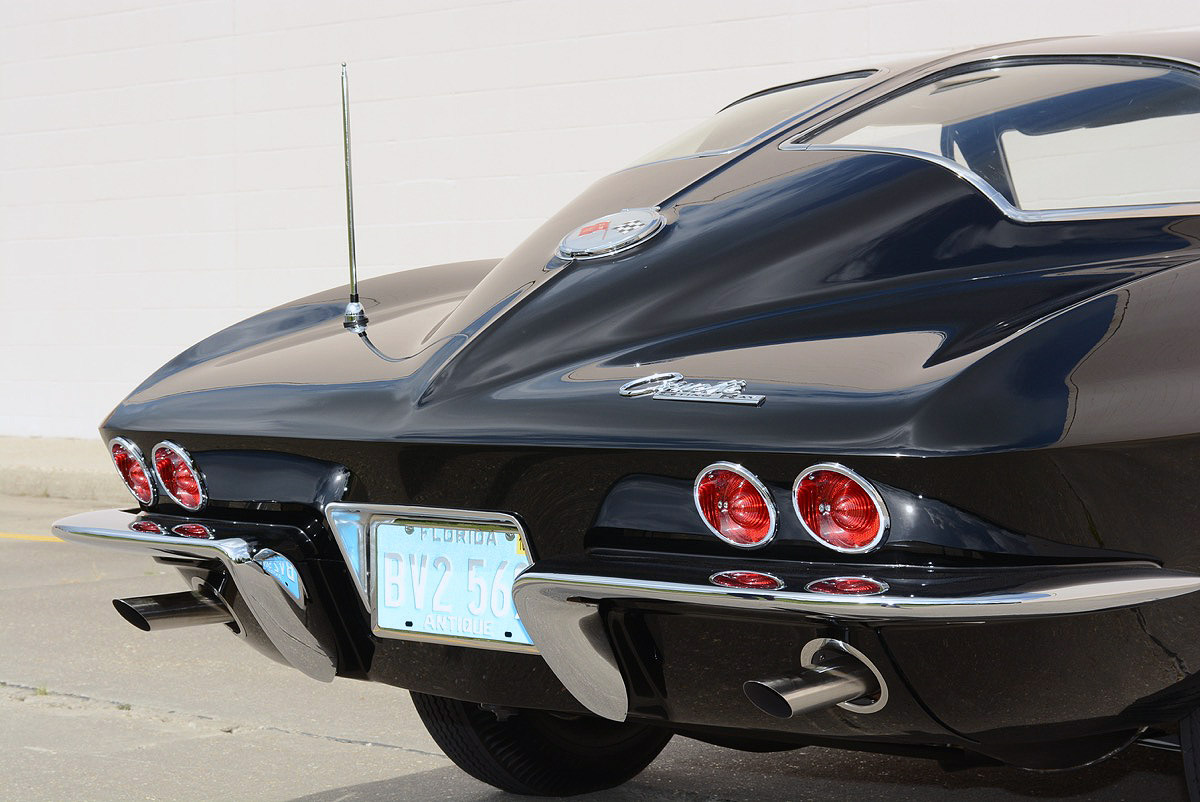 1963-Chevrolet-Corvette-FI-04