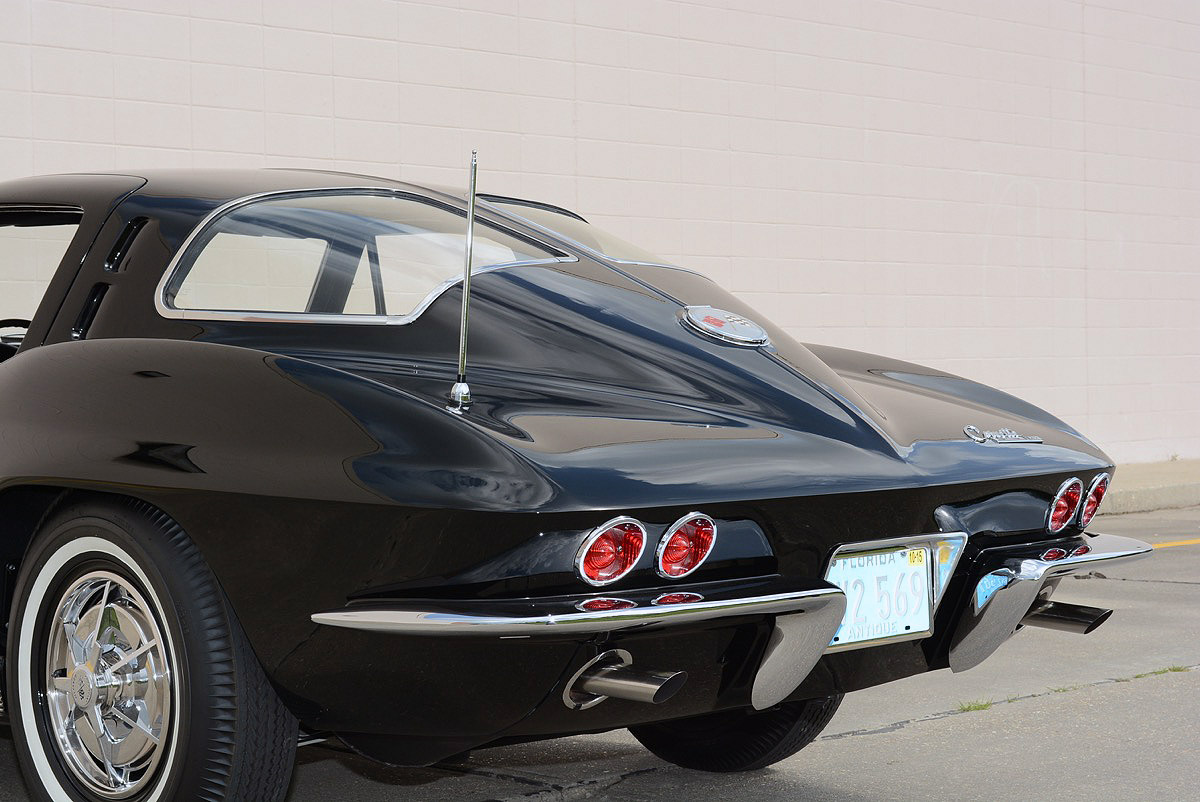 1963-Chevrolet-Corvette-FI-07