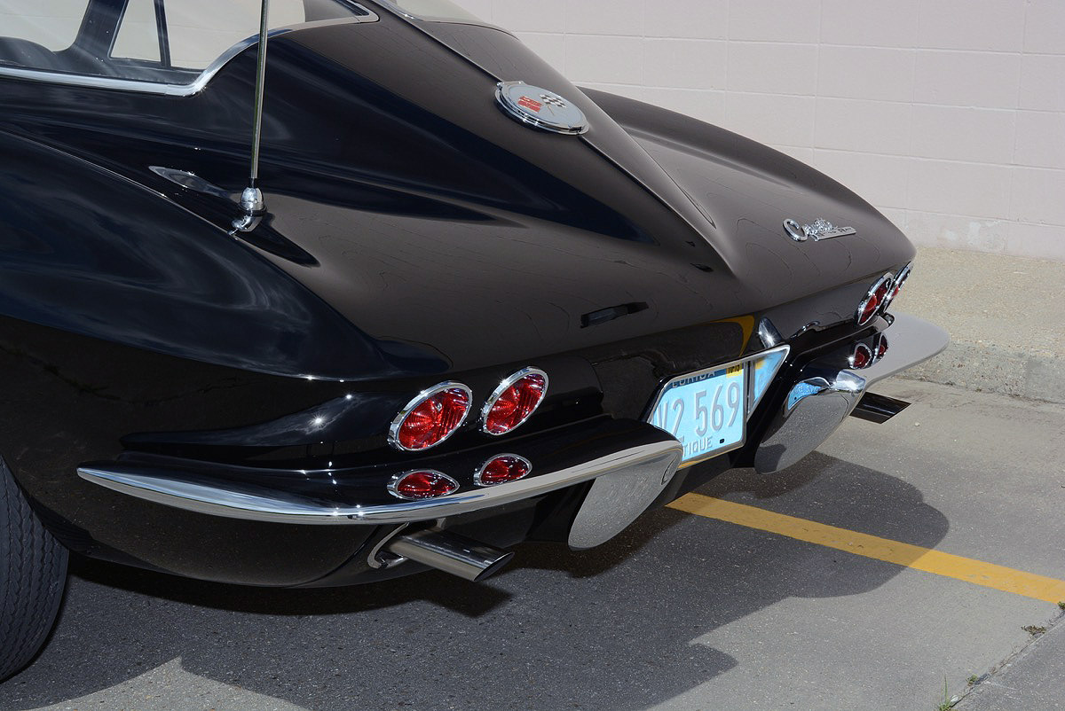 1963-Chevrolet-Corvette-FI-33