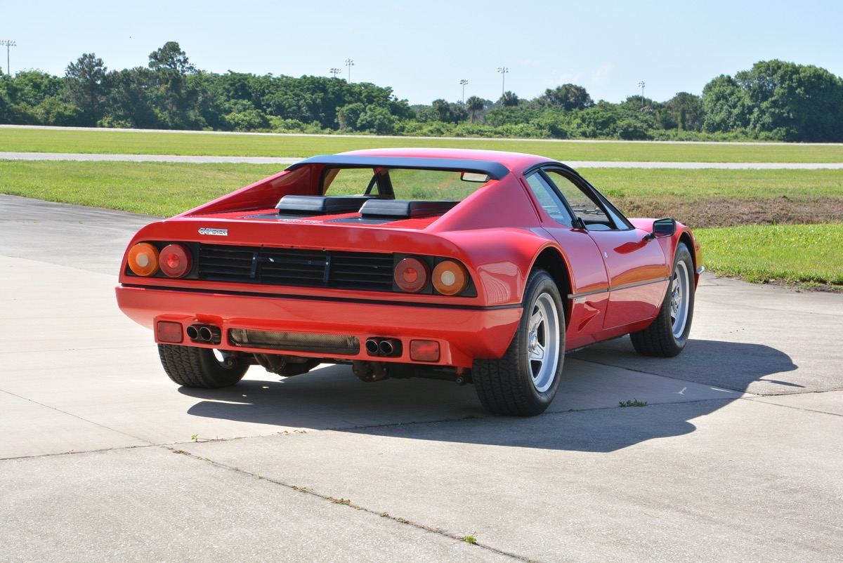1982-Ferrari-512BBi-11
